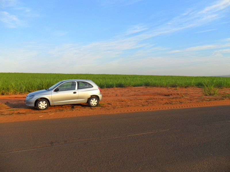 O asfalto passa a 138 metros do ponto - asphalt 138 meters close to the point