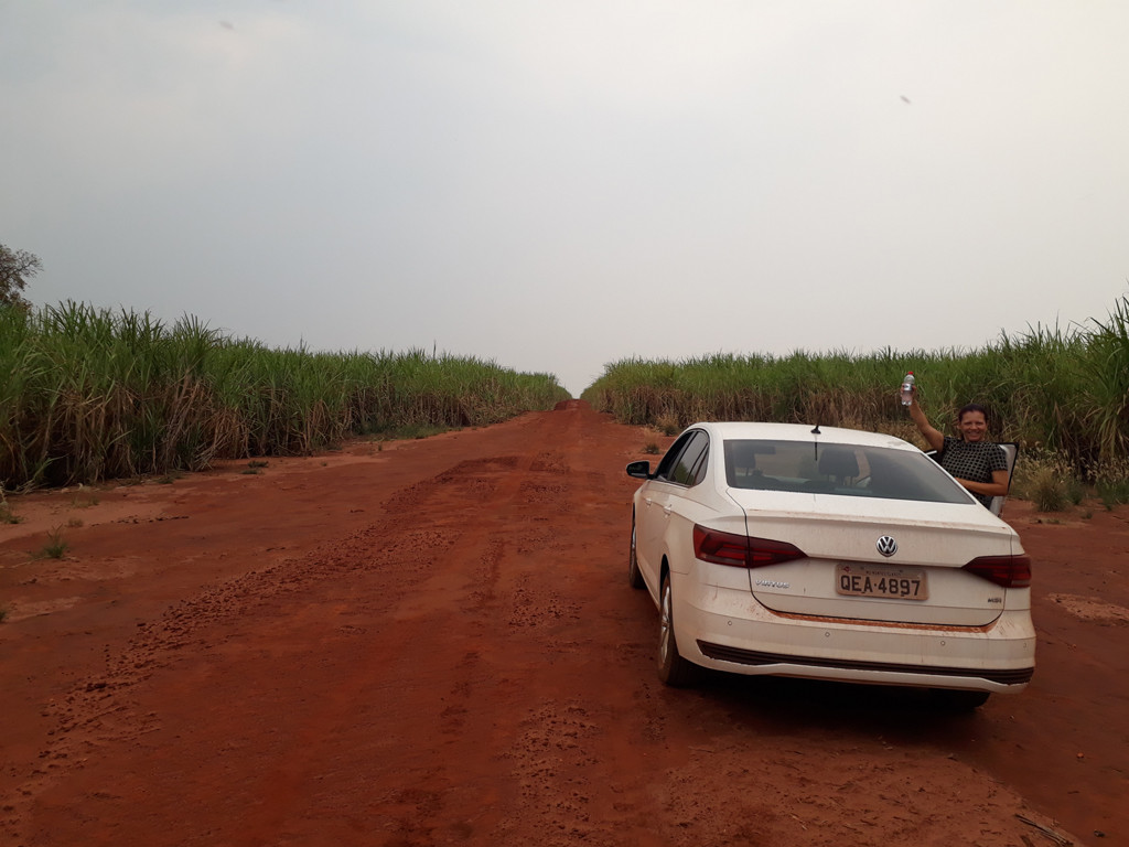 Estrada que dá acesso à confluência – road that goes to the confluence