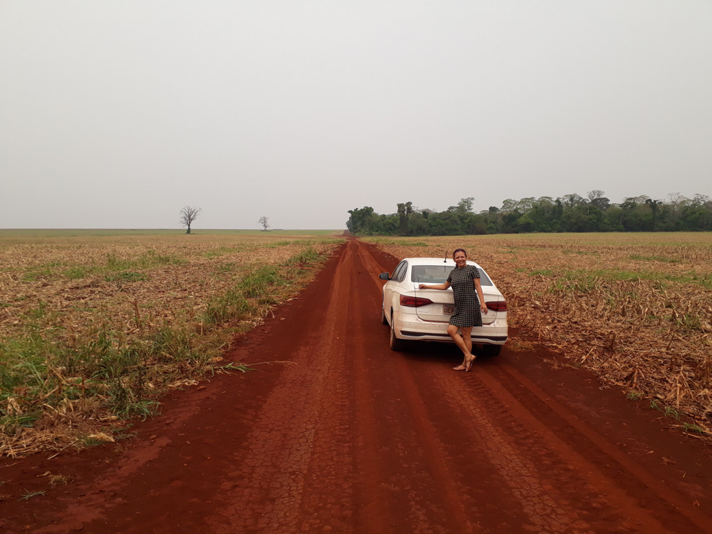 A estrada de terra passa a 470 metros do ponto exato - the dirt road passes 470 meters to the exact point