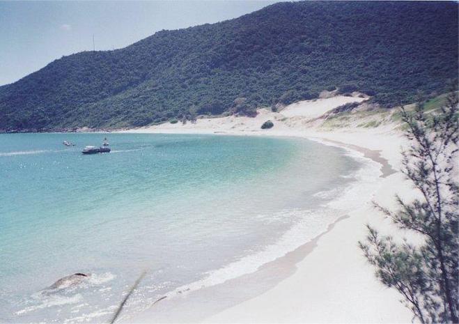 The beach  Praia da Ilha de Farol about 500 meters from confluence