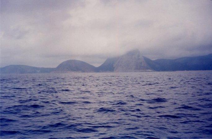 North view - you see the Brazilian mainland about 2 kilometers from the confluence with elephant rock, the highest hill