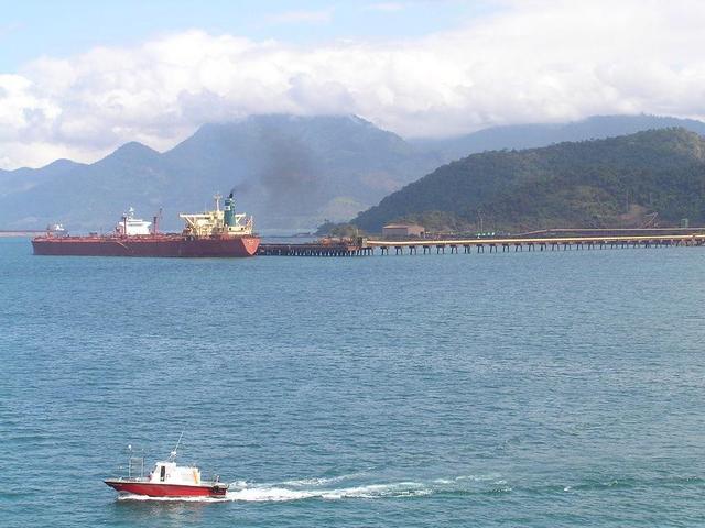 Two huge ships berthed at La Guaíba Terminal