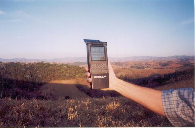 This picture shows that 23S45W is 2160 meter ahead of the GPS, beyond the woods. This picture also shows that we need a course in Photography.