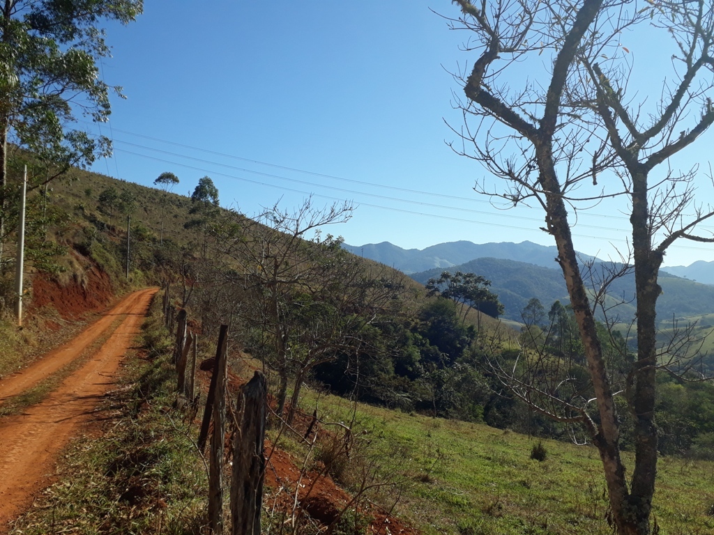 Estrada que dá acesso à confluência - road that goes to the confluence