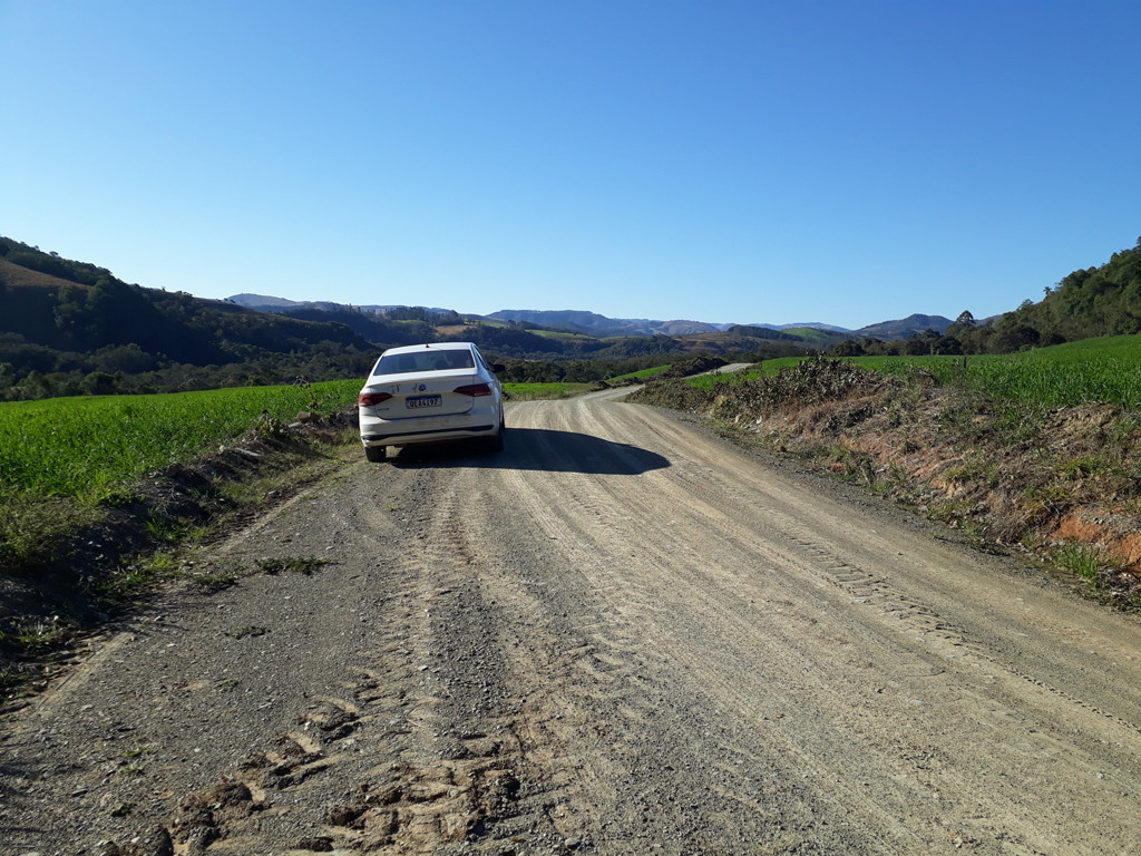 Estrada que dá acesso à confluência – road that goes to the confluence