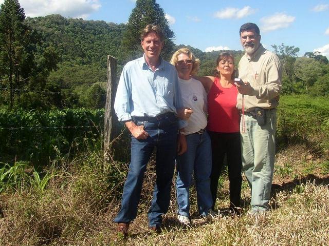 The hunters Helio, Néry, Eurídice and João Carlos.