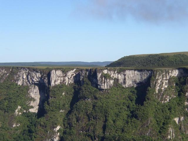 EX_S29W050 (FORTALEZA).JPG -- Canyon Fortaleza. Can you see the cows in the center?