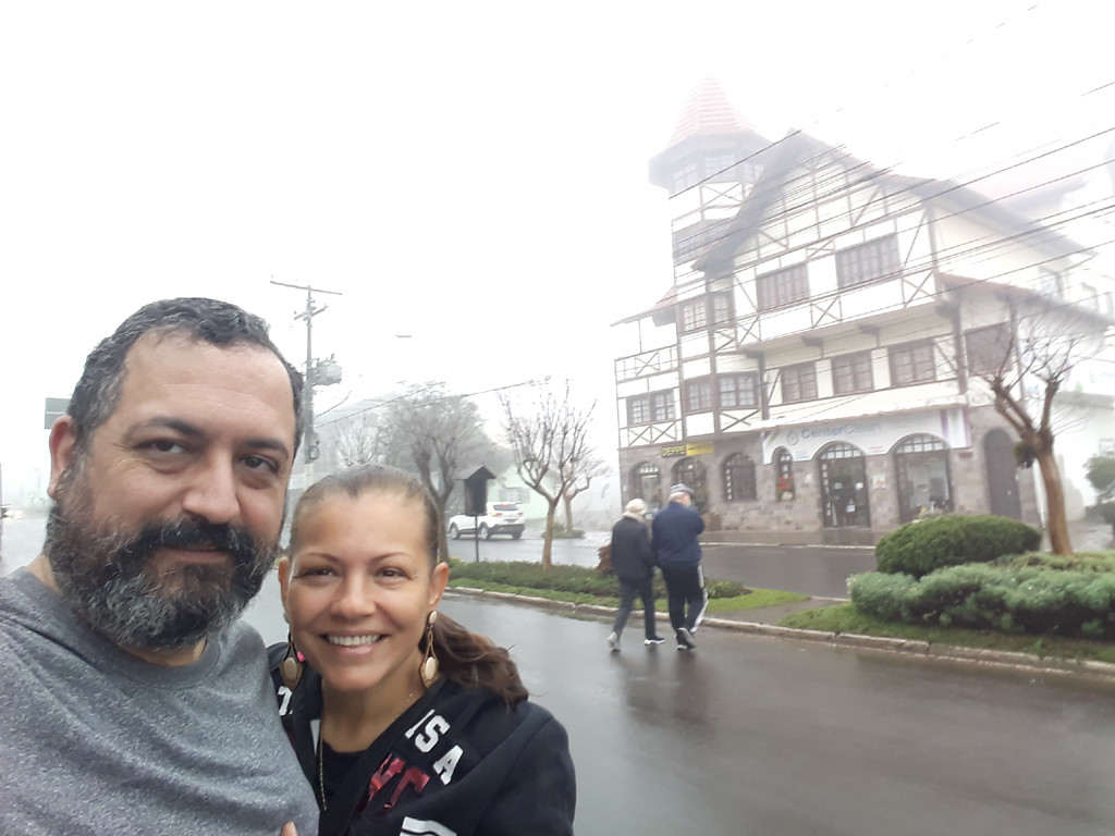 Deixando Gramado sob neblina - leaving Gramado city under fog