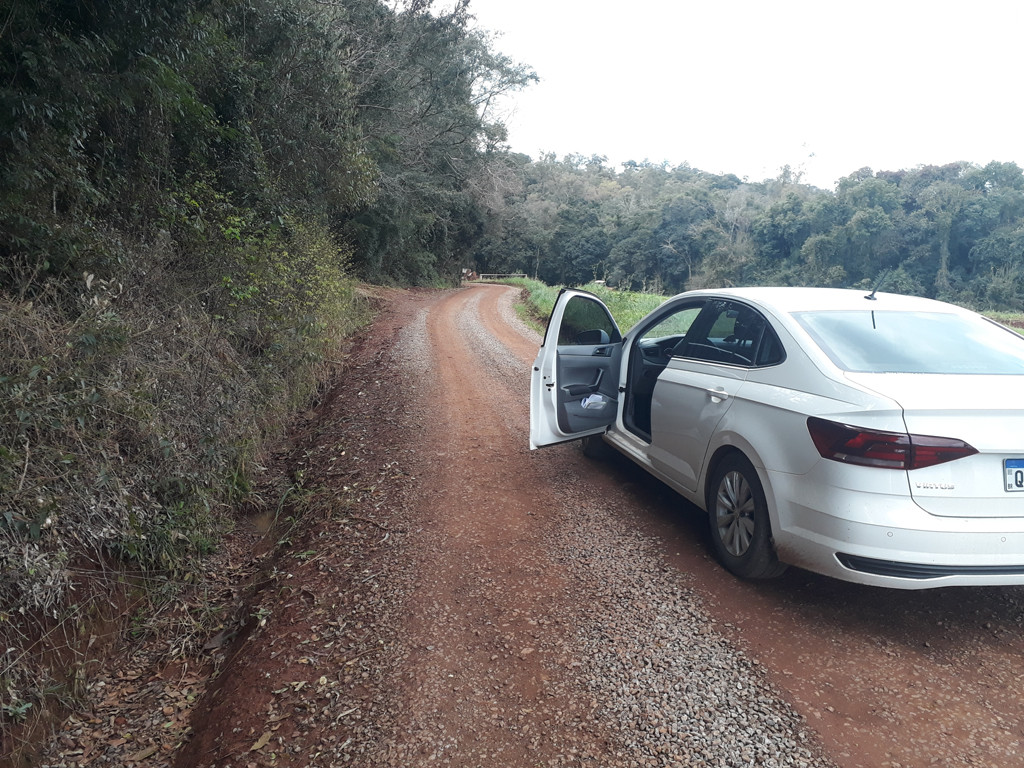 Estrada que dá acesso à confluência – road that goes to the confluence