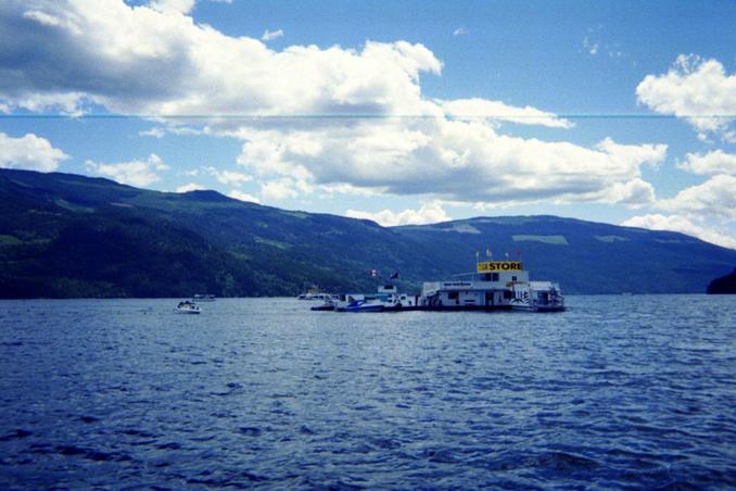 Floating stores near the confluence