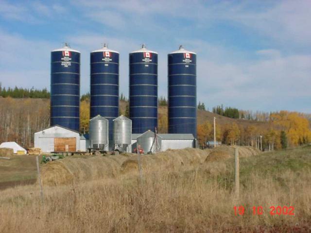 Silos on farm, confluence right behind when on Tatalrose road