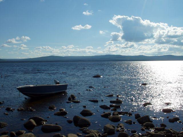 The landing site with the boat pointed towards the goal, which is 2.4 km away