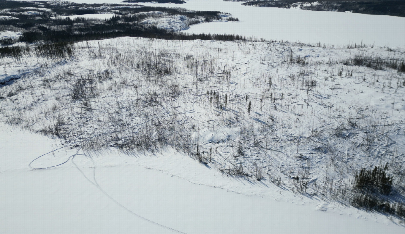 The trail we made going from Deskenatlata Lake to the confluence.