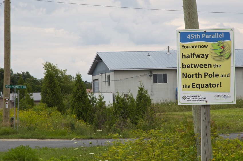 "45th Parallel Drive" - with marker sign, seen en route to the confluence point