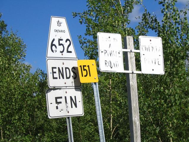 Road signs at the end of Highway 652