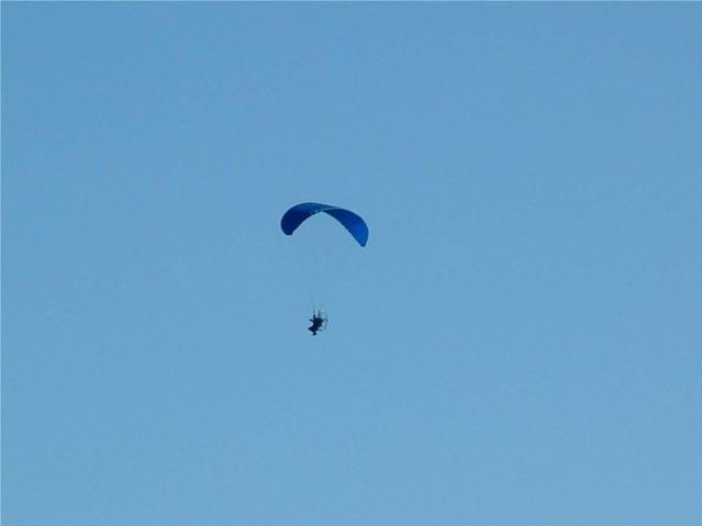 deux "parachutistes motorisés" / two "motorised parachutists"