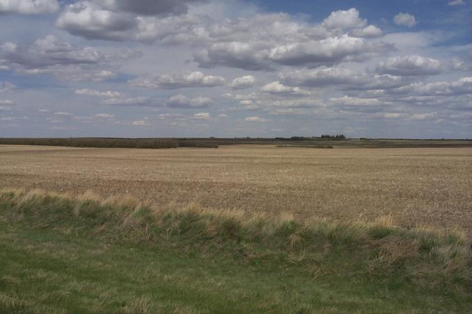 Looking NE from Hwy 343.  The confluence is in the exact center of the photo.