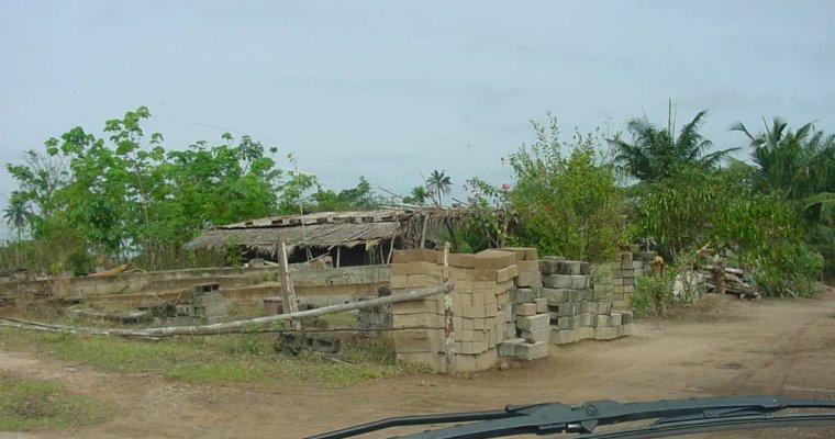 The end of the line at a courtyard in Boudepé