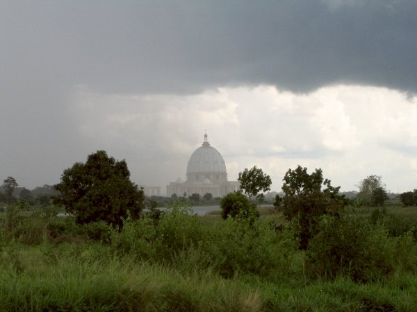 Die Basilika 'Notre Dame de la Paix' in Yamoussoukro - The basilica 'Notre Dame de la Paix' in Yamoussoukro