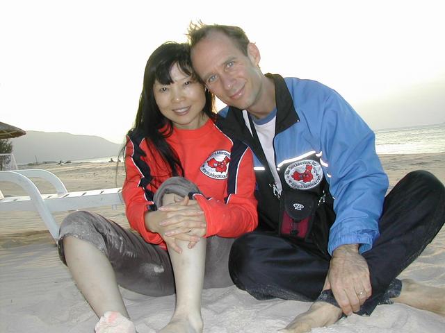 Confluence Hunter Peter Snow Cao with his wife Xiaorong on the beach in Sanya