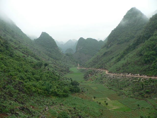 Dirt road leading down a valley in the direction of the confluence, 3 km SW.