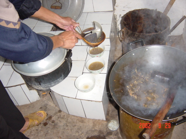 Making "da you cha" (oil tea).