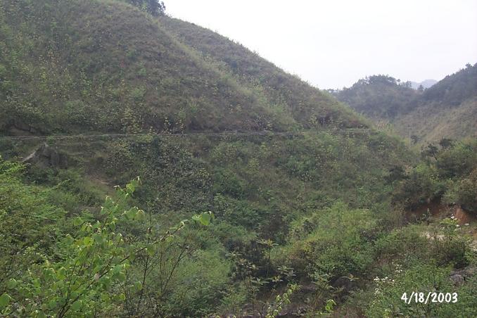 Long aqueduct that began at the side of the track, and appeared to snake its way around the hills pretty much towards the confluence, some 750 metres to the west