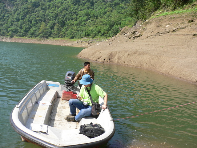 We disembarked at a small inlet, with the confluence just 353 metres SSW.