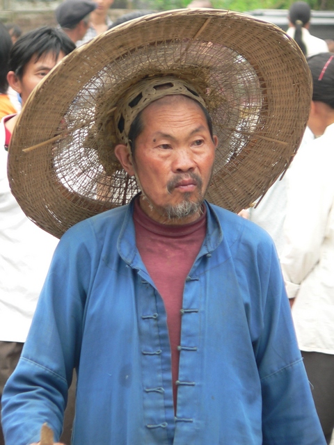 Man with enormous hat in Shāgōu.