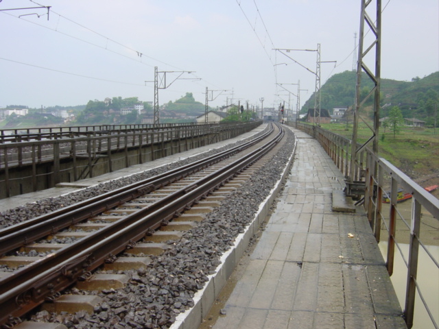 Railway bridge to the west of Pingkou
