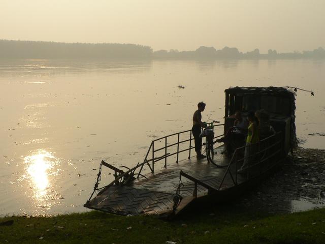 Early morning sunlight on the Songzi River.