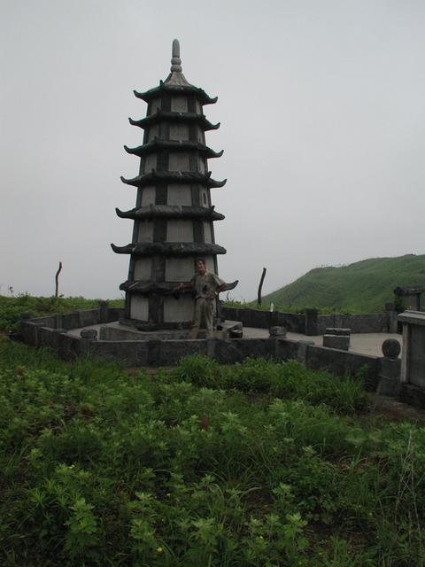 The pagoda at Long Jiao Shan