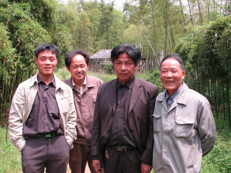 The environment of the spot with the local helpers.