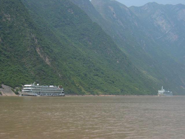 Cruise ships in the Three Gorges