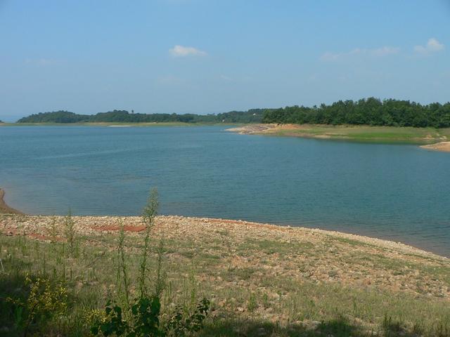 Zhanghe Reservoir; confluence 250 metres ENE.
