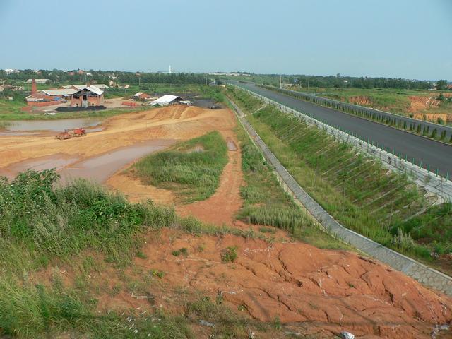 Facing southeast, showing the brickworks in its prime position right beside the freeway.