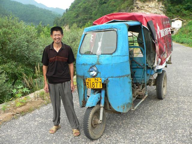 Driver and three-wheeler we took from Caopan to Taohua Village.