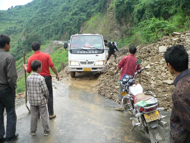 Truck negotiating a landslide on road from Zhushan to Guandu.