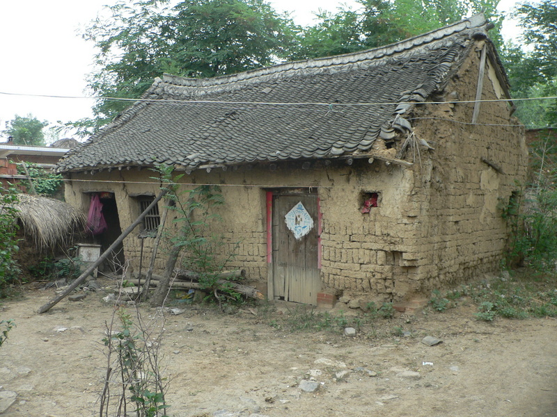 Mud house in the village where we turned left onto a dirt road