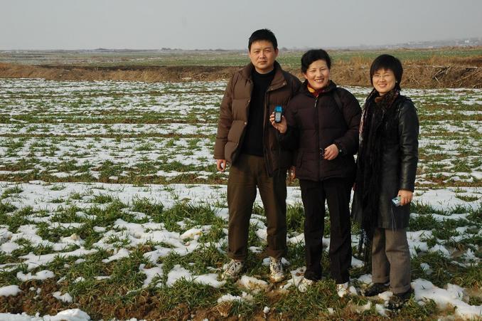 Line Hunters - Li Wei (L), Chen Xiaoli (M), and Wei Xiaoyu (R)