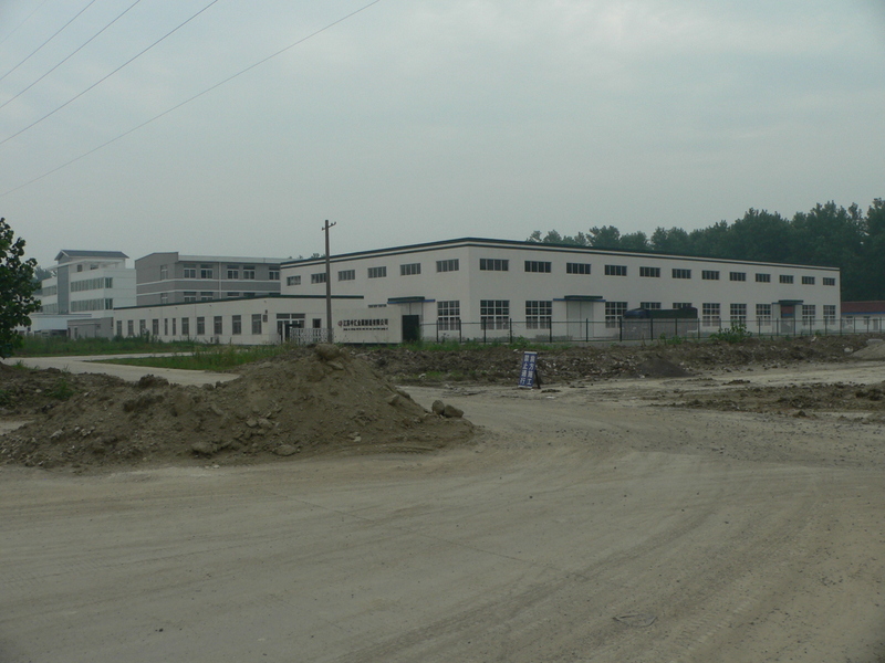 Jiāngsū Zhōnghuì Metal Manufacturing Company Limited on the southeast corner of the intersection near the confluence