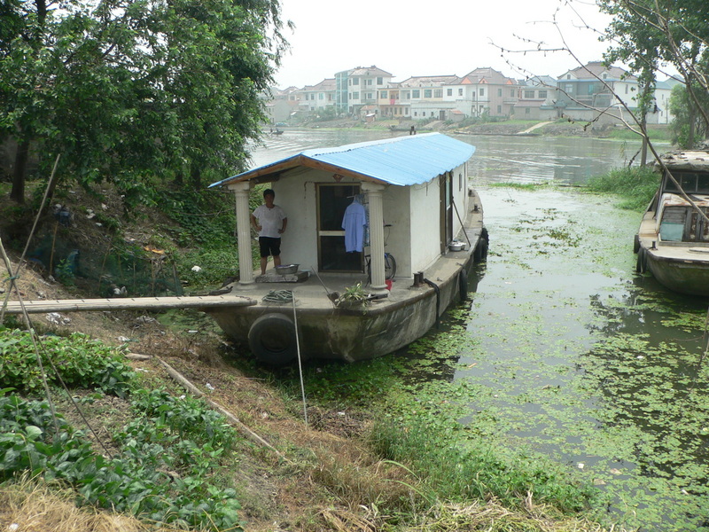Houseboat in Línhú