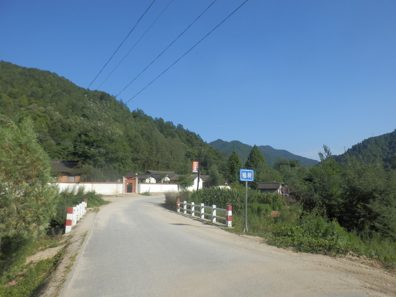 Entering Yúshù Village (榆树乡)