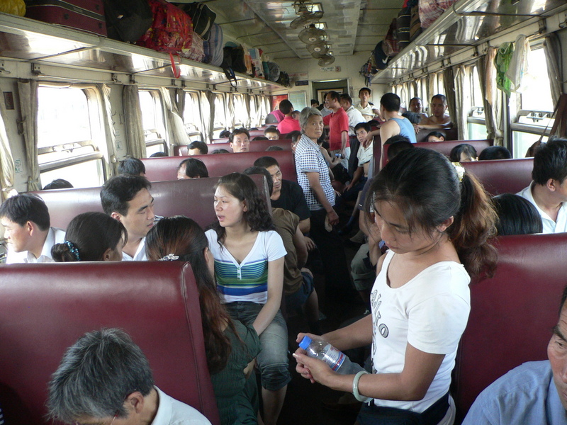 Ah Feng on the train from Xīn'ān to Sānménxiá