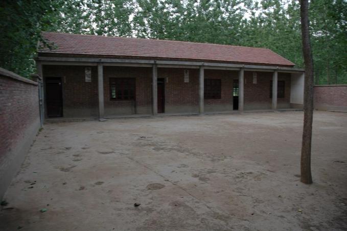 Conflunence point located by the door of the classroom at right