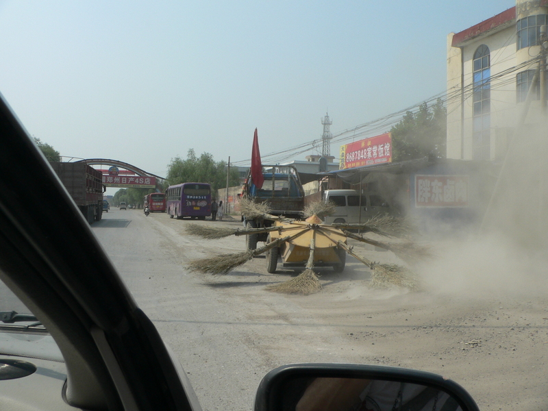 Mechanical street sweeper