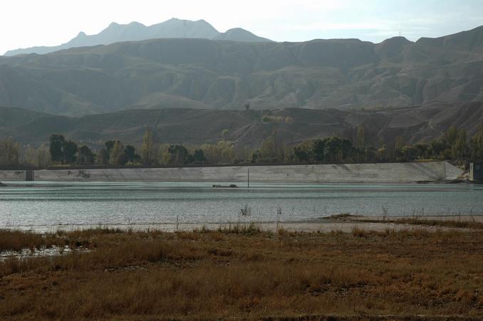 Confluence point 300 meters away in the middle of Yellow River near the telephone pole