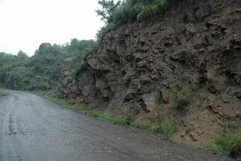 #1: Confluence point located on the road - looking toward west