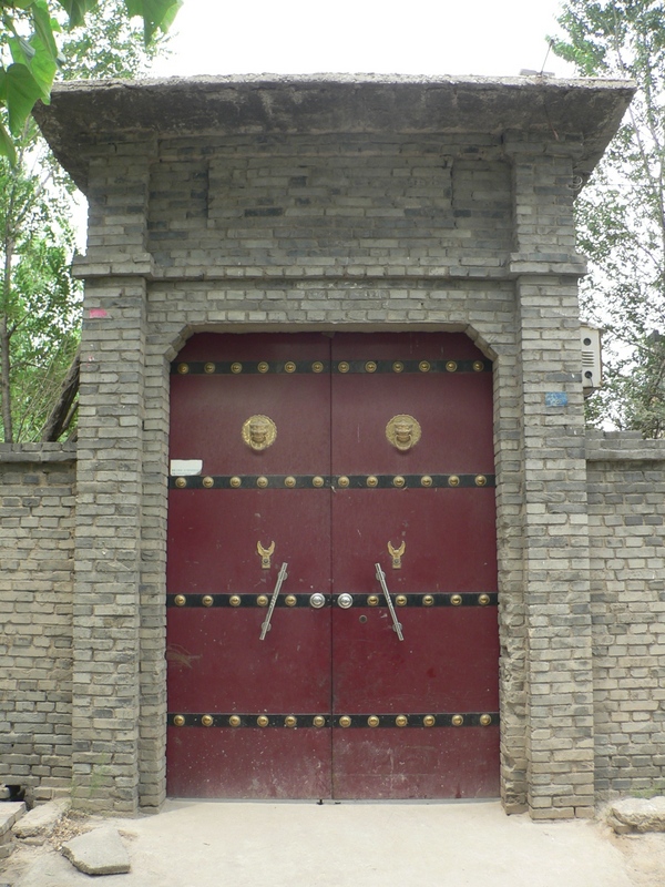 Ornate door in Chongxian Village