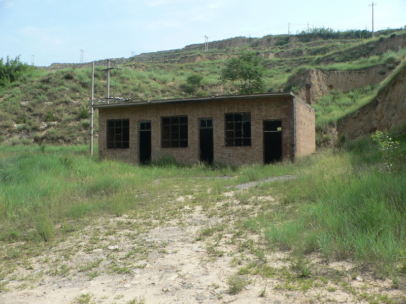 Abandoned brick building at commencement of track